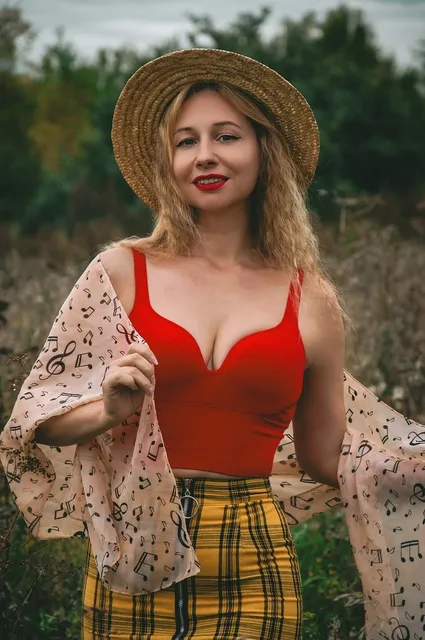 Gigi | CURV QUEEN™