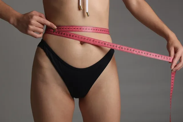 Bella Zwart | CURV QUEEN