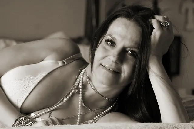 Christina Zwart | CURV QUEEN